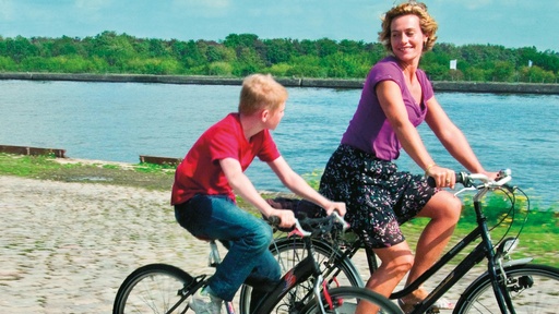 [AR02143-001] Der Junge mit dem Fahrrad