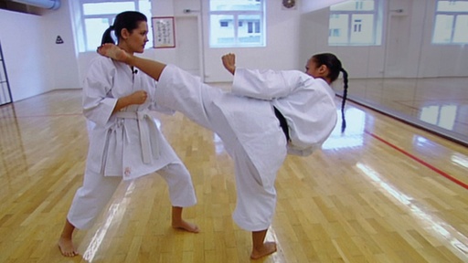 [AR02583-001] Karen in Action – Unschlagbar